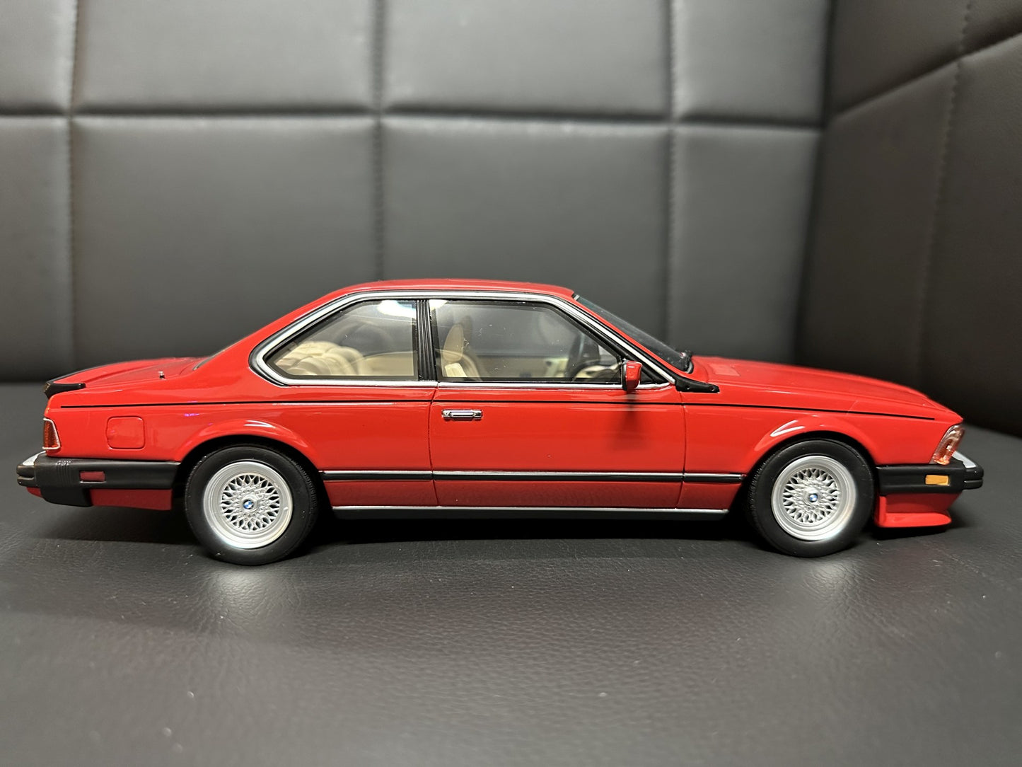 Bmw M6 E24 US 1986 Limousine red Limitiert 346/3000 1:18 OTTO OT1018 Бмв М6 Е24 червен Лимитирана