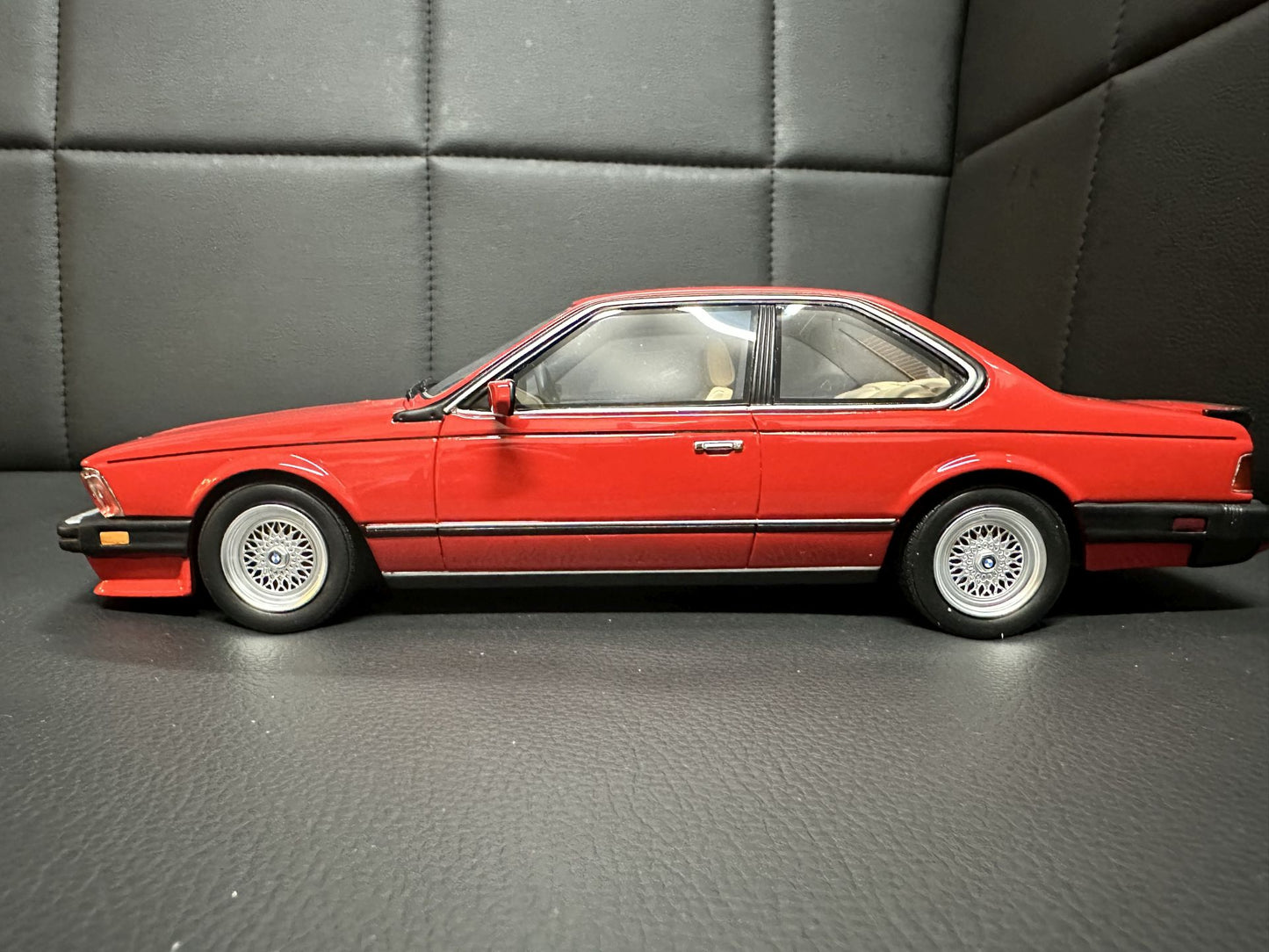 Bmw M6 E24 US 1986 Limousine red Limitiert 346/3000 1:18 OTTO OT1018 Бмв М6 Е24 червен Лимитирана