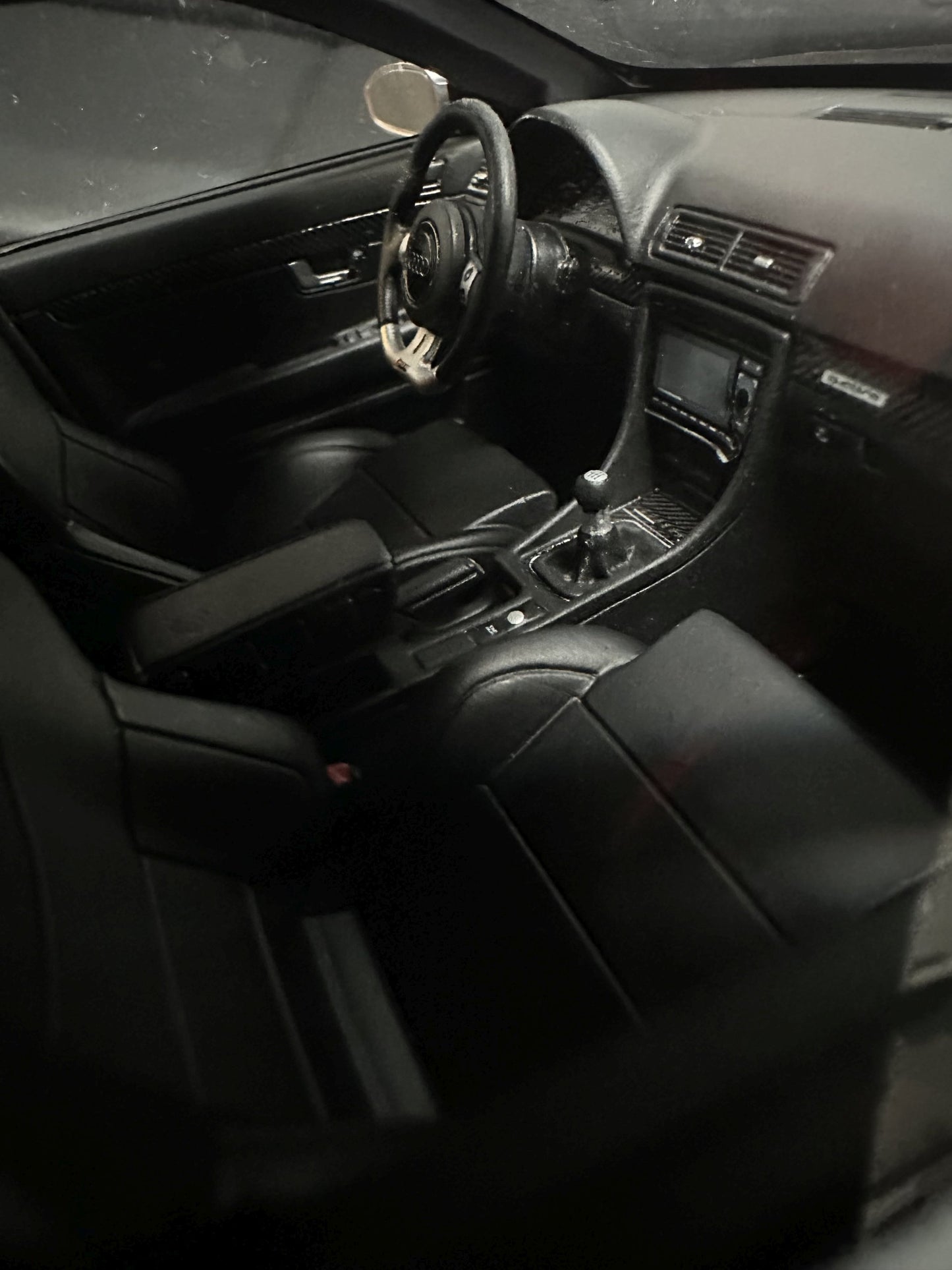 Audi RS4 B7 Limousine red Limitiert 1419/2500 1:18 OTTO OT400 Ауди РС4 червен седан Лимитирана