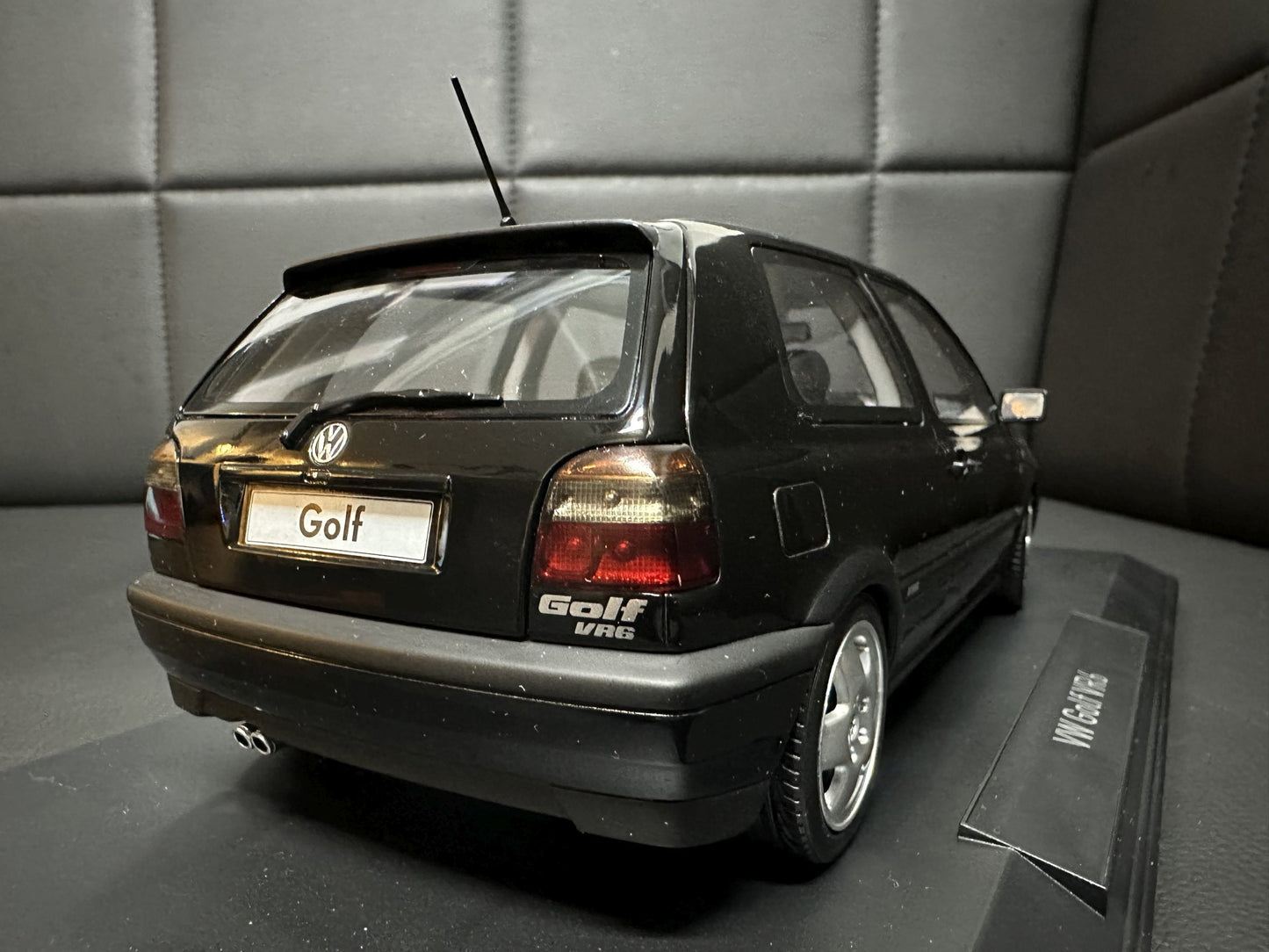 Volkswagen Golf 3 VR6 black Limitiert 500pcs 1:18 NOREV 188509 Фолксваген Голф 3 черен Лимитирана 500 броя
