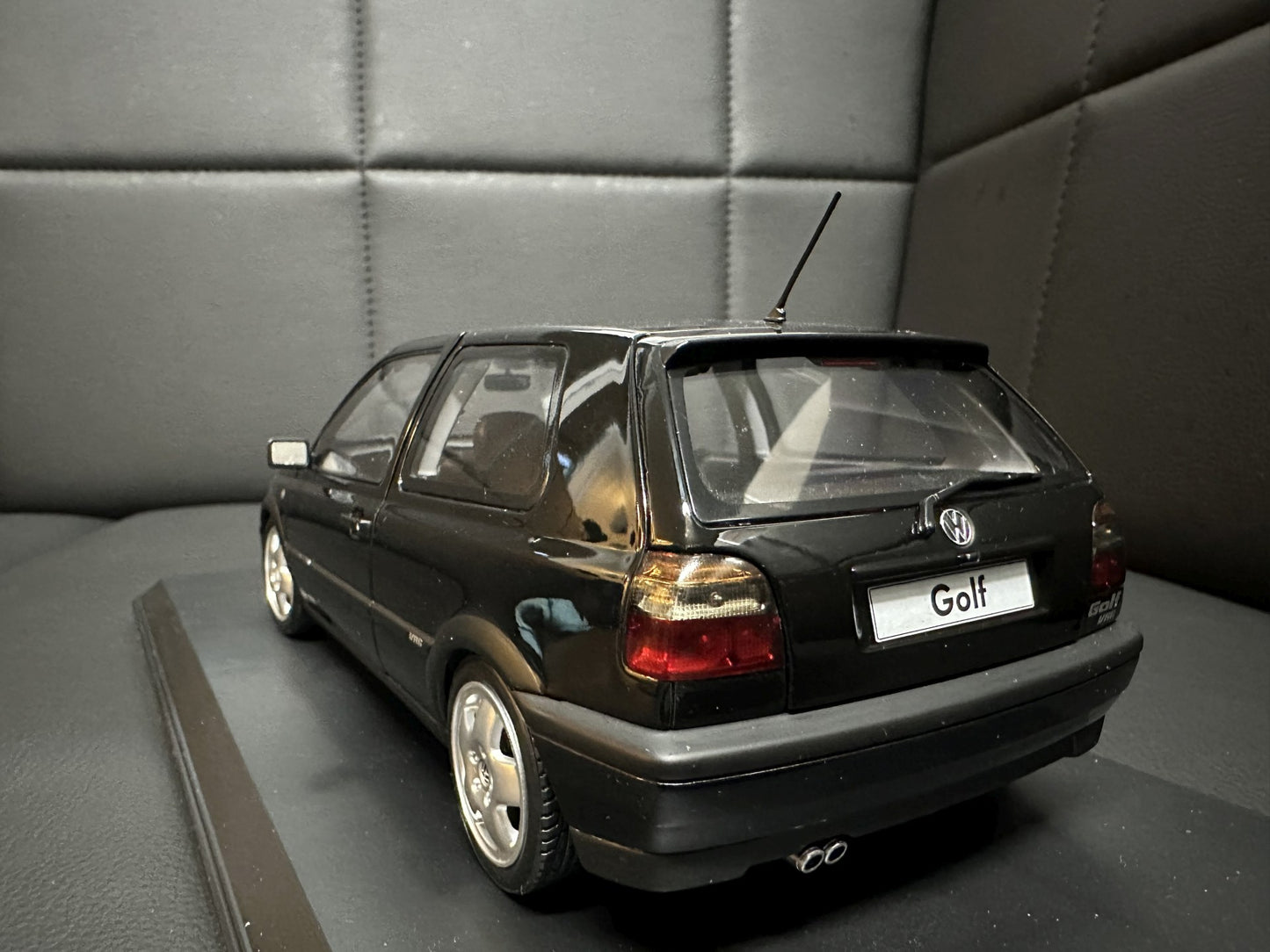 Volkswagen Golf 3 VR6 black Limitiert 500pcs 1:18 NOREV 188509 Фолксваген Голф 3 черен Лимитирана 500 броя