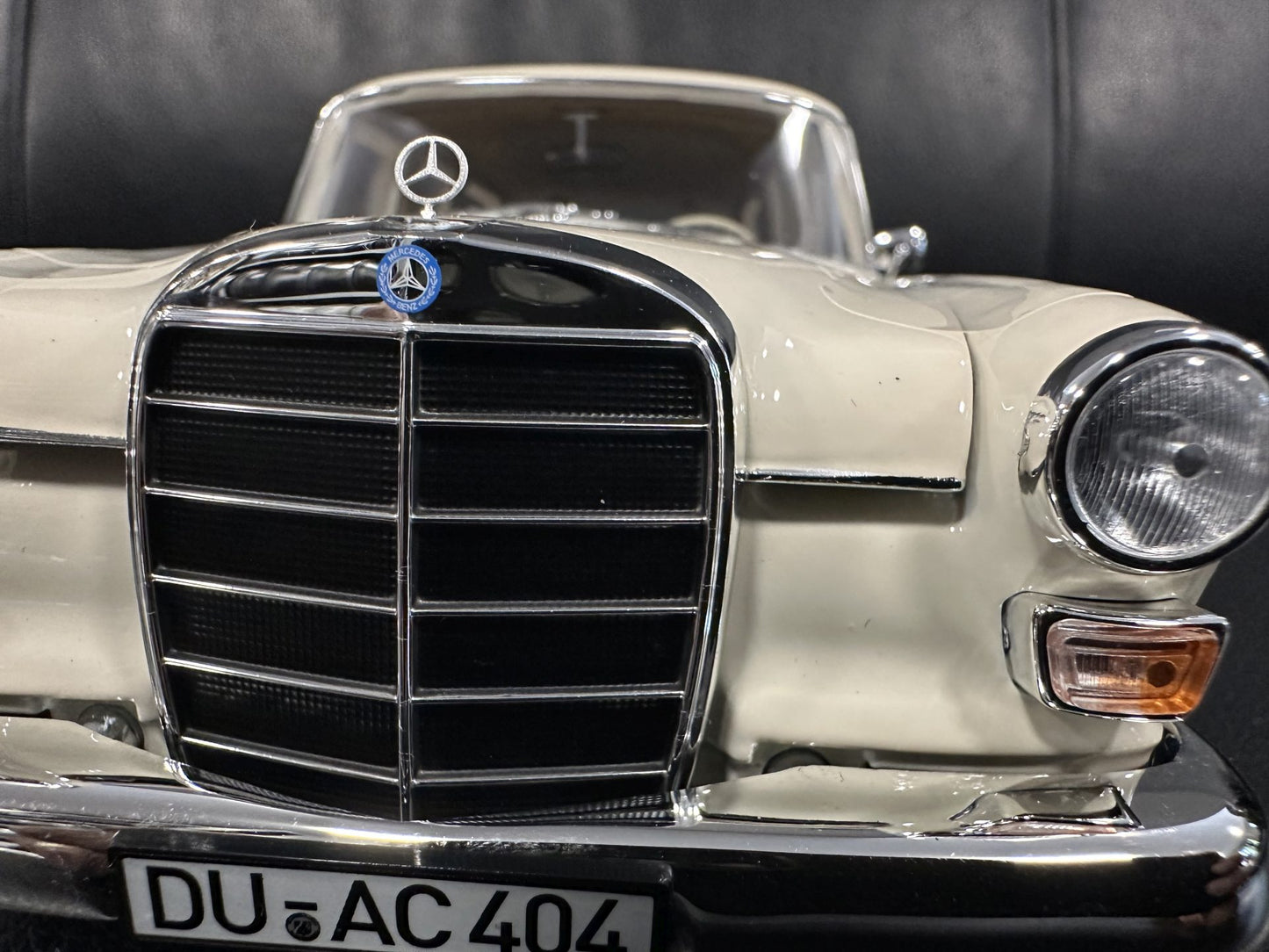 Mercedes Benz 200 Universal 1966 creme white 1:18 NOREV 183709 Мерцедес Бенц 200 1966 бял крем