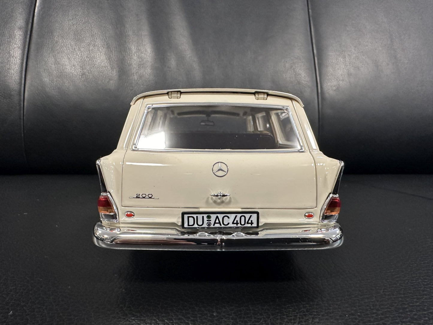 Mercedes Benz 200 Universal 1966 creme white 1:18 NOREV 183709 Мерцедес Бенц 200 1966 бял крем