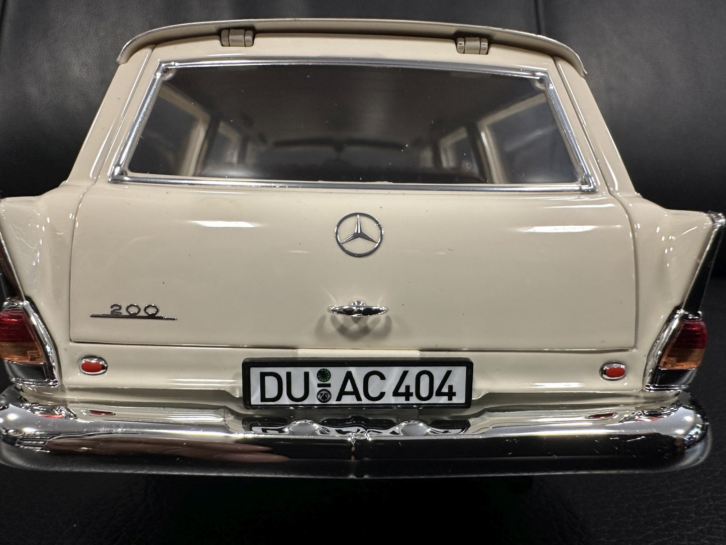 Mercedes Benz 200 Universal 1966 creme white 1:18 NOREV 183709 Мерцедес Бенц 200 1966 бял крем