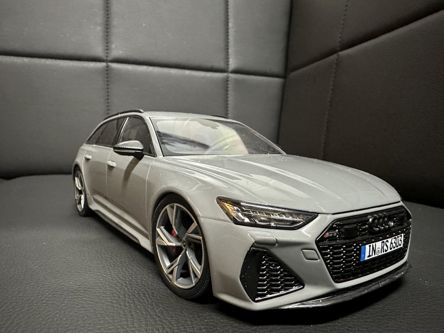 Audi RS6 C8 Kombi nardo grey 1:18 Minichamps 5012016251 Ауди РС6 сив Комби