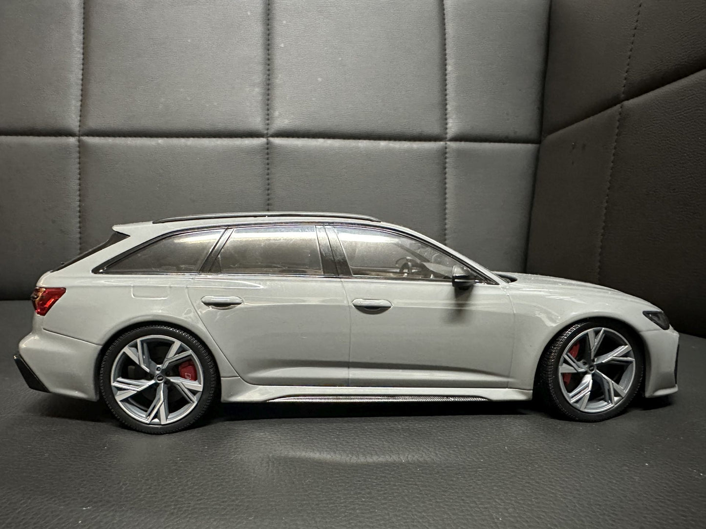 Audi RS6 C8 Kombi nardo grey 1:18 Minichamps 5012016251 Ауди РС6 сив Комби