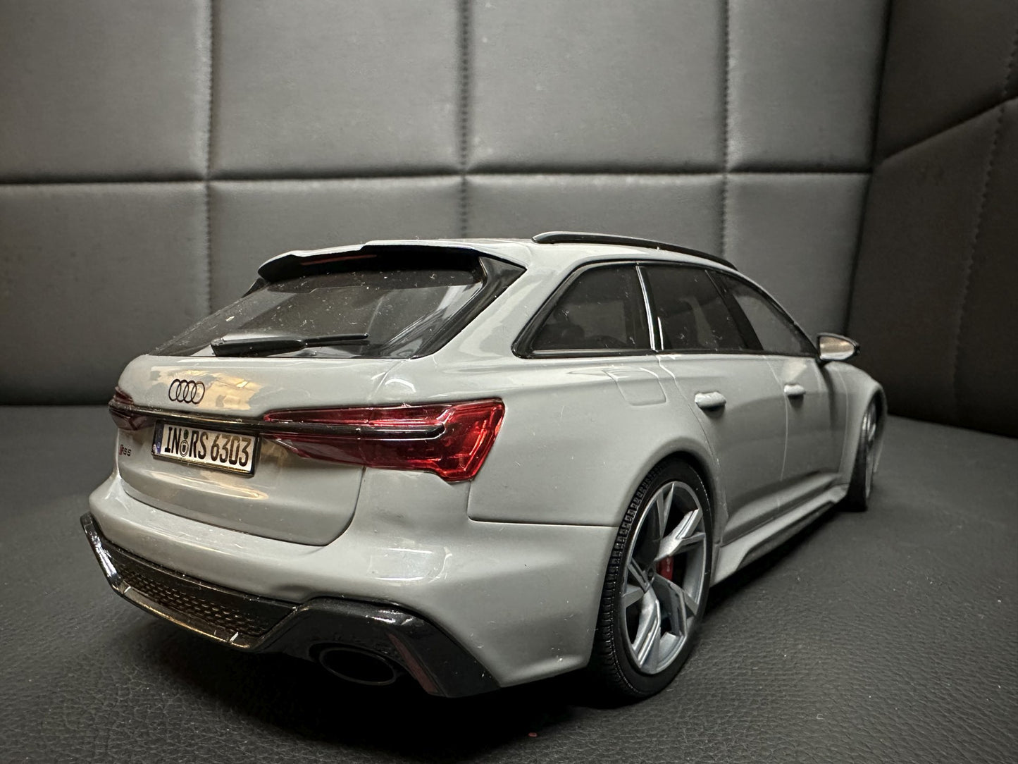 Audi RS6 C8 Kombi nardo grey 1:18 Minichamps 5012016251 Ауди РС6 сив Комби