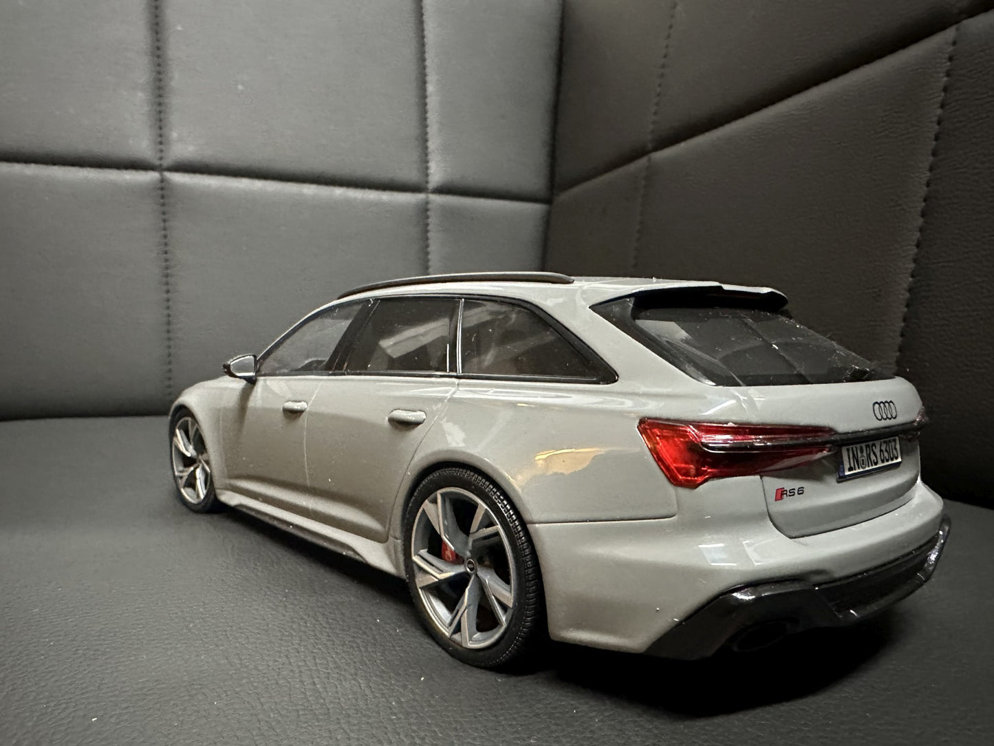 Audi RS6 C8 Kombi nardo grey 1:18 Minichamps 5012016251 Ауди РС6 сив Комби