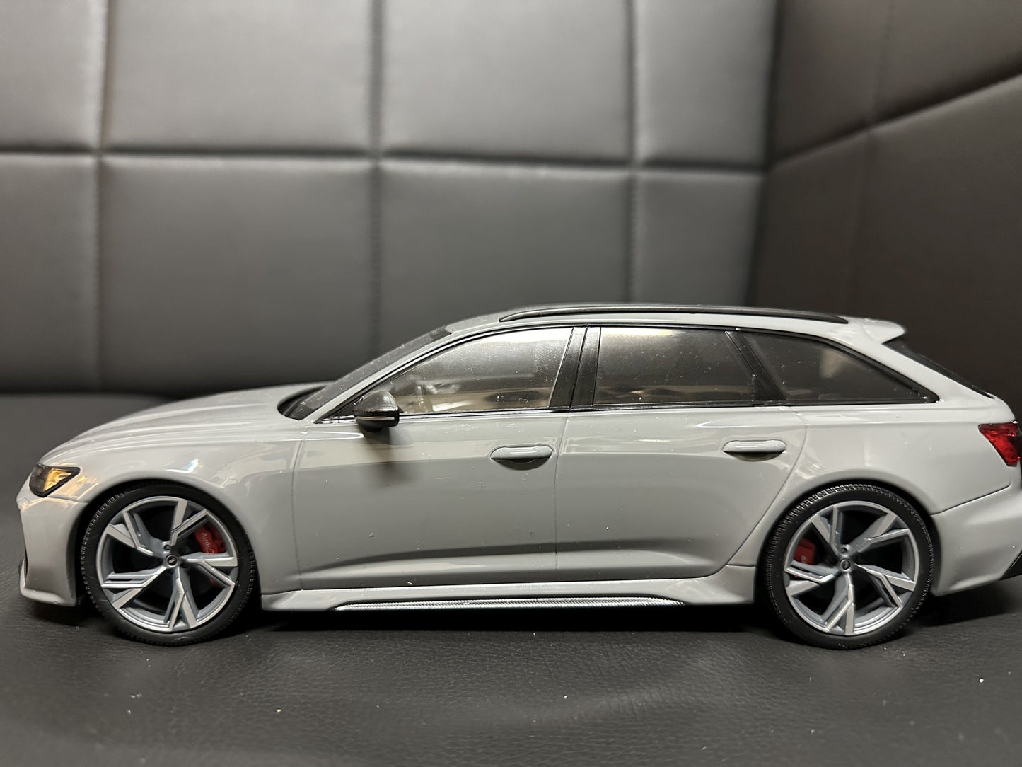 Audi RS6 C8 Kombi nardo grey 1:18 Minichamps 5012016251 Ауди РС6 сив Комби