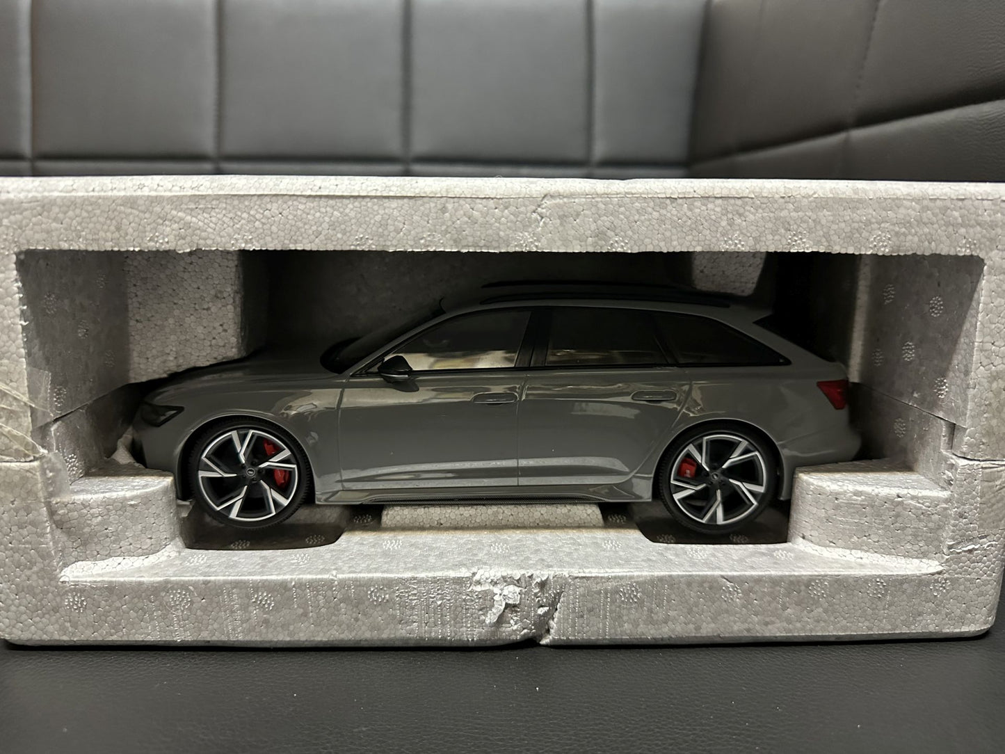 Audi RS6 C8 Kombi nardo grey 1:18 Minichamps 5012016251 Ауди РС6 сив Комби