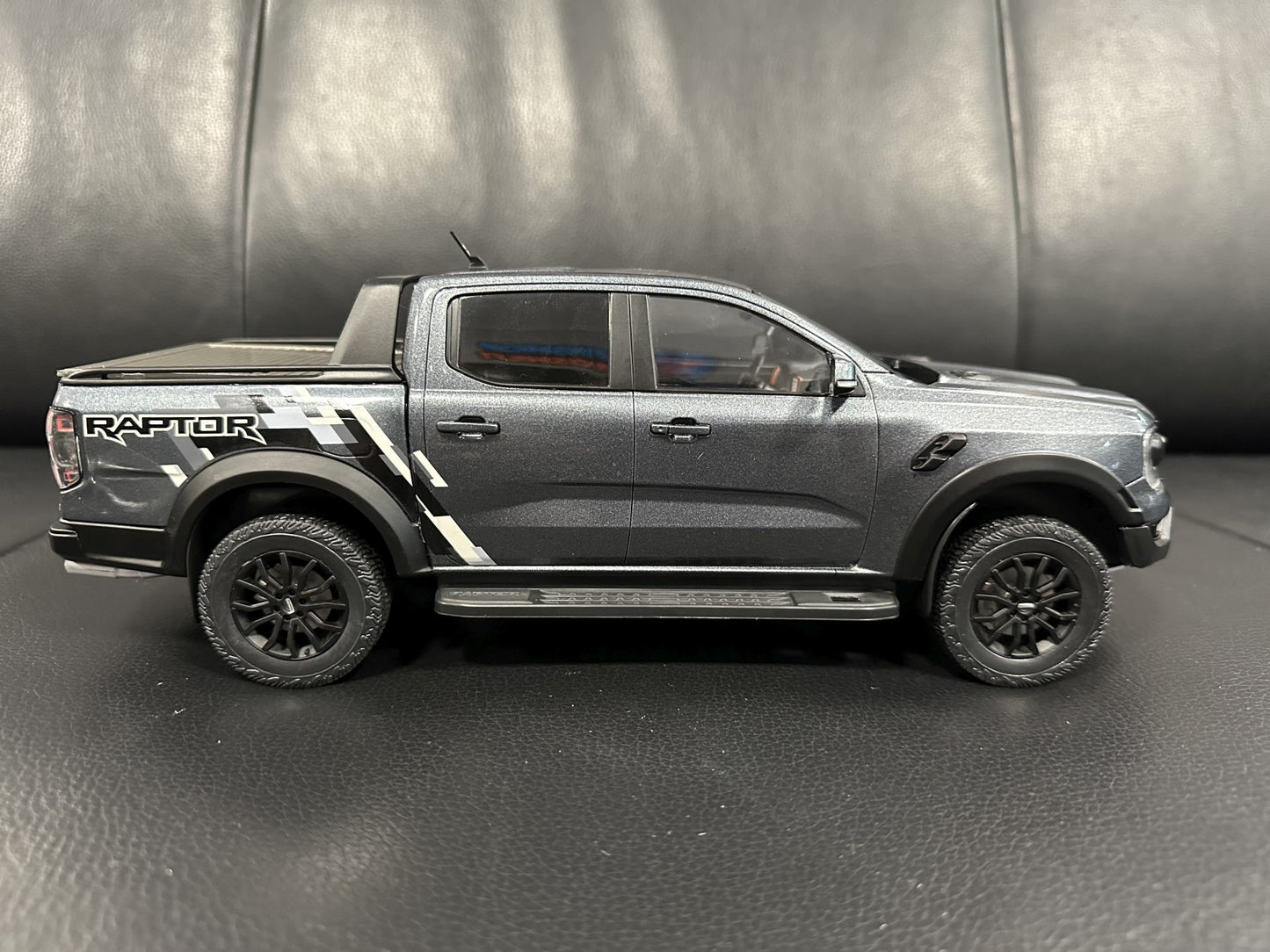 Ford Ranger Raptor silver 1:18 Modelcar MCG 18457 Форд Раптор сив