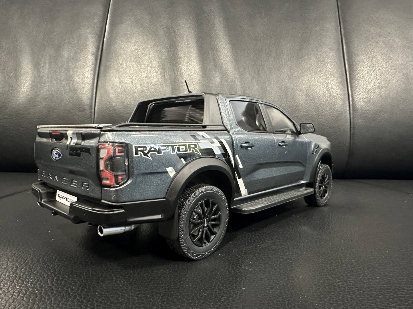 Ford Ranger Raptor silver 1:18 Modelcar MCG 18457 Форд Раптор сив