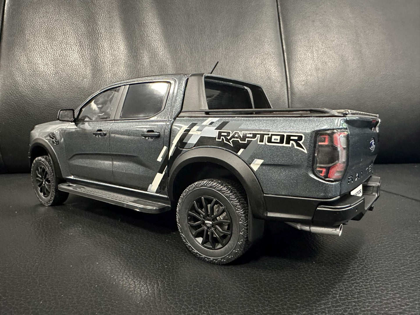 Ford Ranger Raptor silver 1:18 Modelcar MCG 18457 Форд Раптор сив