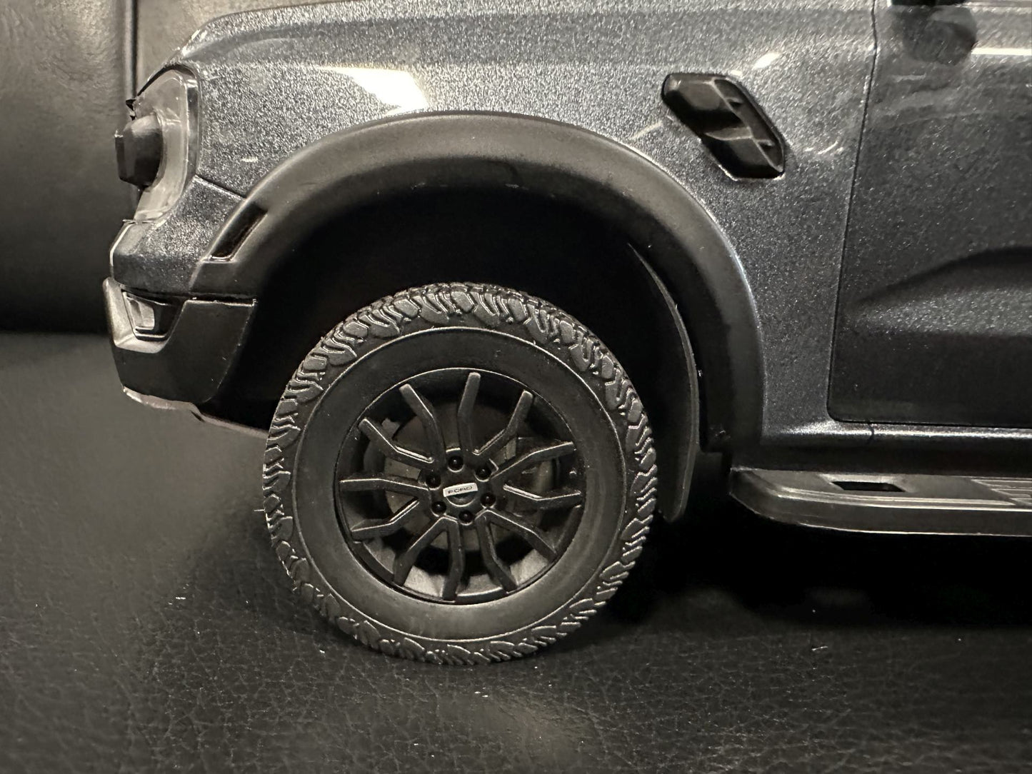 Ford Ranger Raptor silver 1:18 Modelcar MCG 18457 Форд Раптор сив
