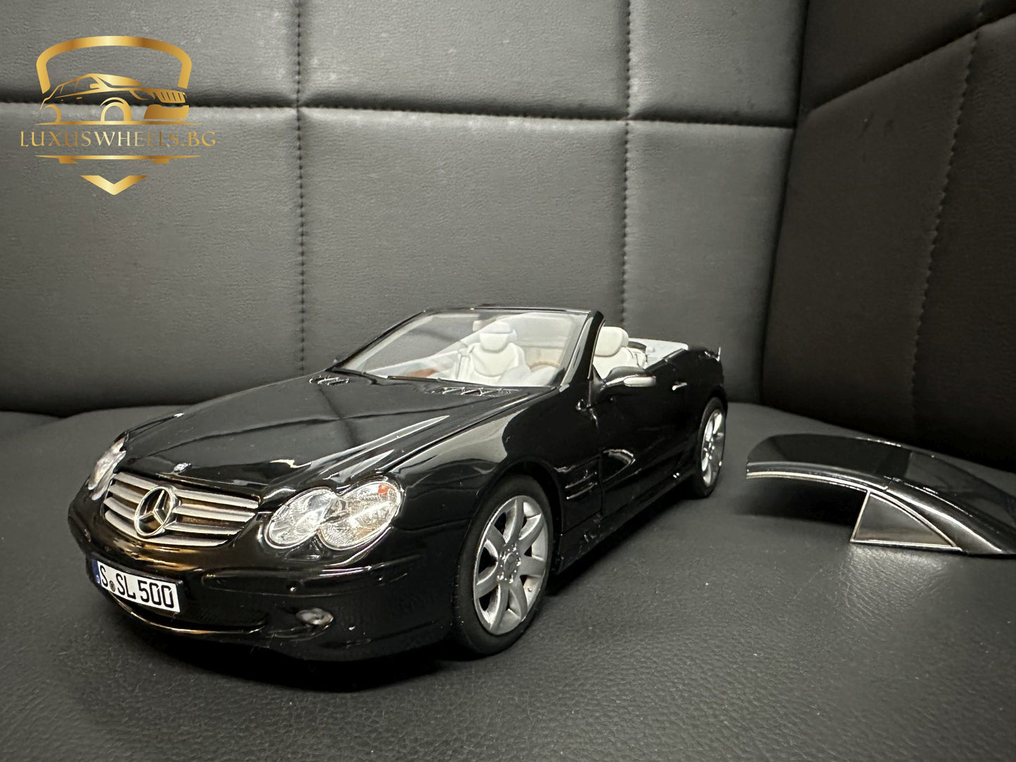 Mercedes Benz SL500 W230 2003 black 1:18 NOREV 183840 Мерцедес Бенц СЛ500 черен отваряем