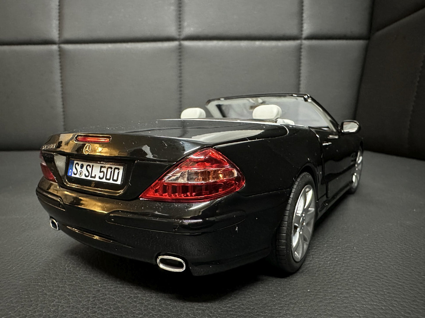 Mercedes Benz SL500 W230 2003 black 1:18 NOREV 183840 Мерцедес Бенц СЛ500 черен отваряем