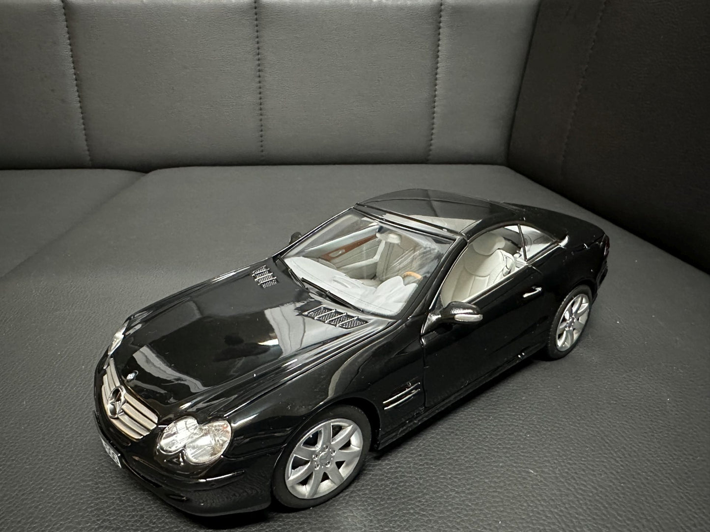 Mercedes Benz SL500 W230 2003 black 1:18 NOREV 183840 Мерцедес Бенц СЛ500 черен отваряем