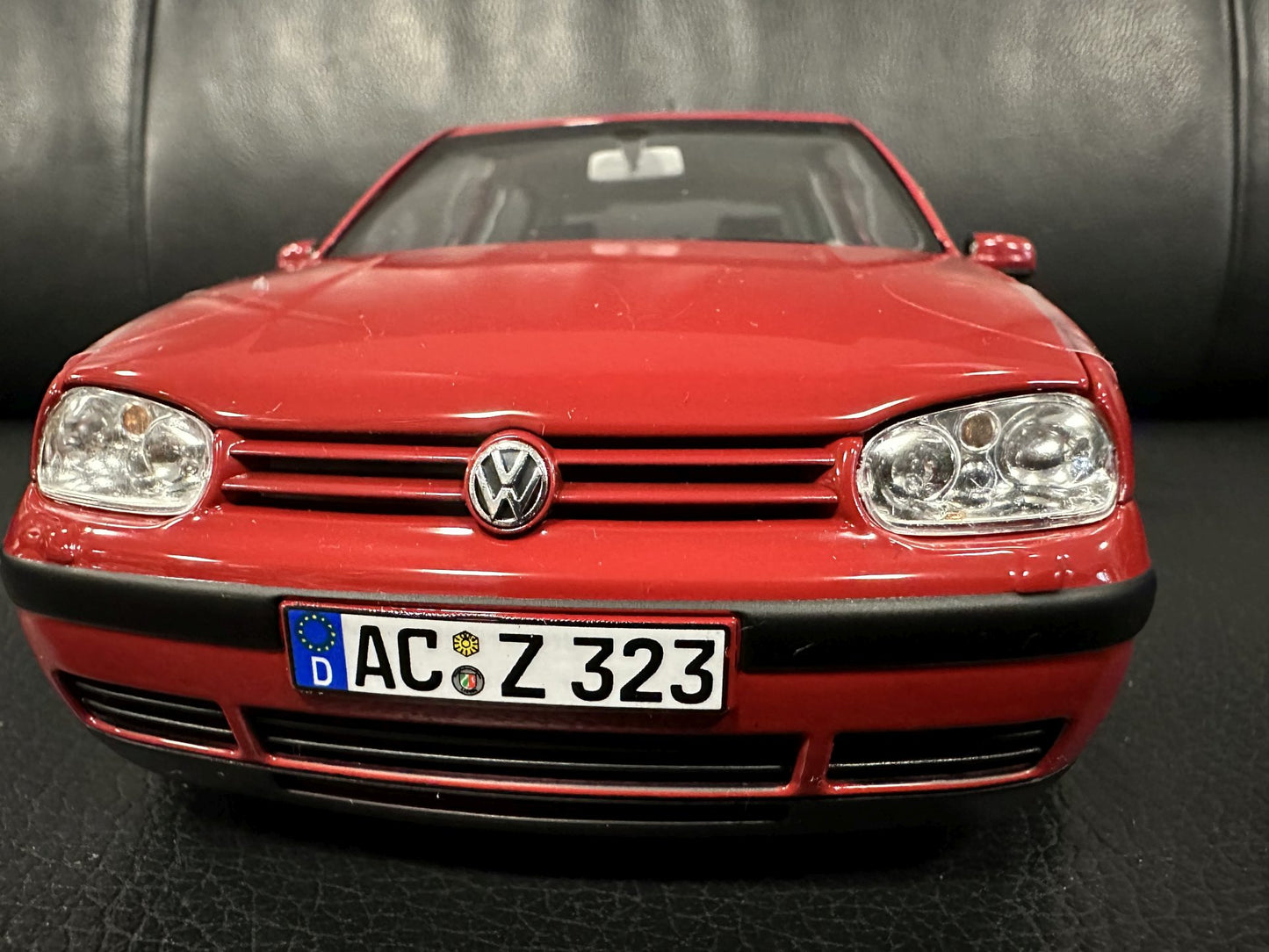 Volkswagen Golf 4 red 2002 1:18 NOREV 188573 Фолксваген Голф 4 червен