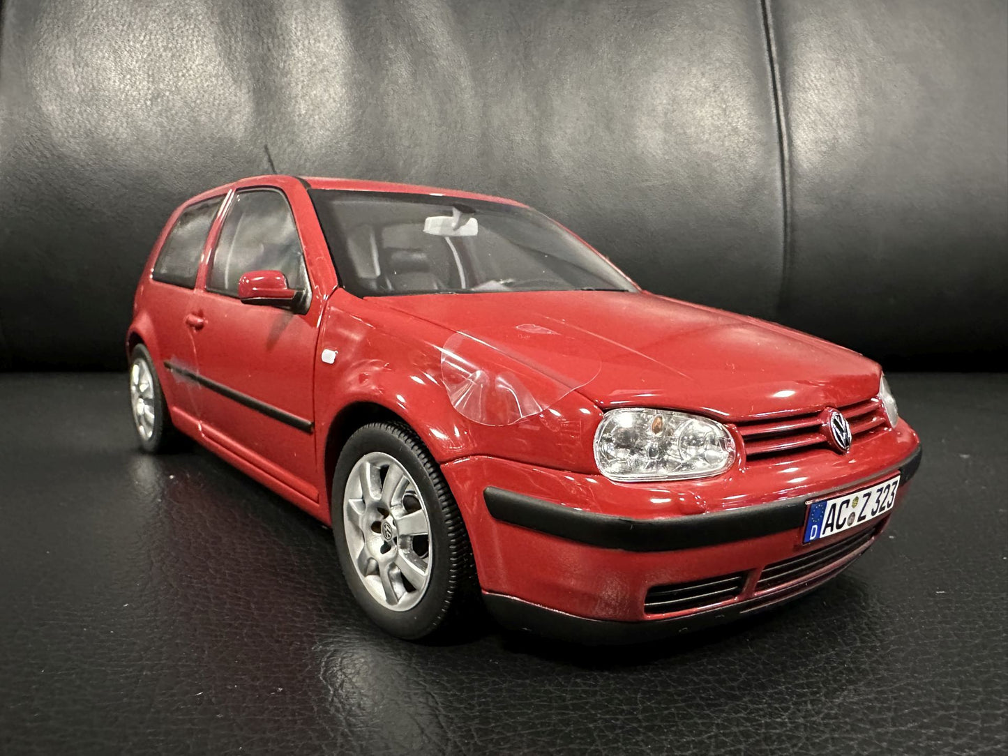 Volkswagen Golf 4 red 2002 1:18 NOREV 188573 Фолксваген Голф 4 червен