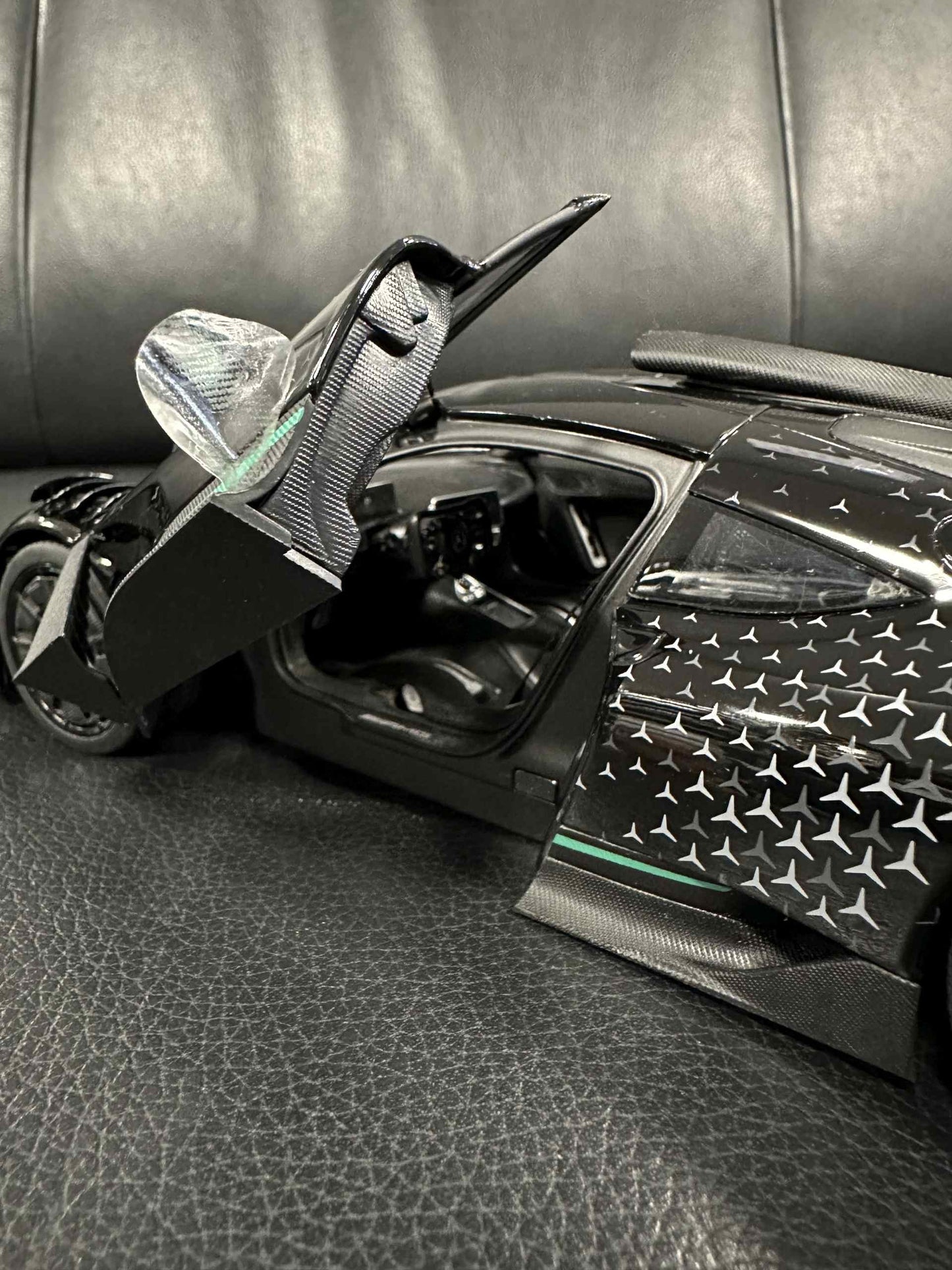 Mercedes Benz AMG One C298 black Styling Paket Star 1:18 Scale B66961042 Мерцедес Бенц АМГ 1 отваряем черен