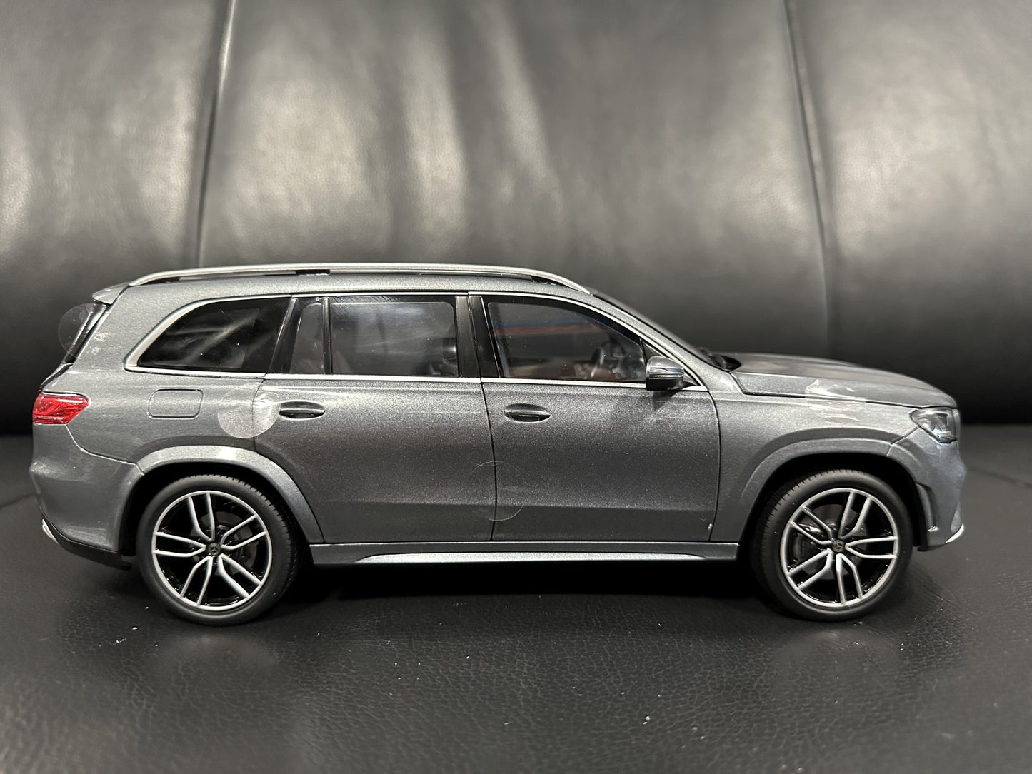 Mercedes Benz GLS X167 silver 1:18 Scale B66960623 Мерцедес Бенц ГЛС отваряем сив