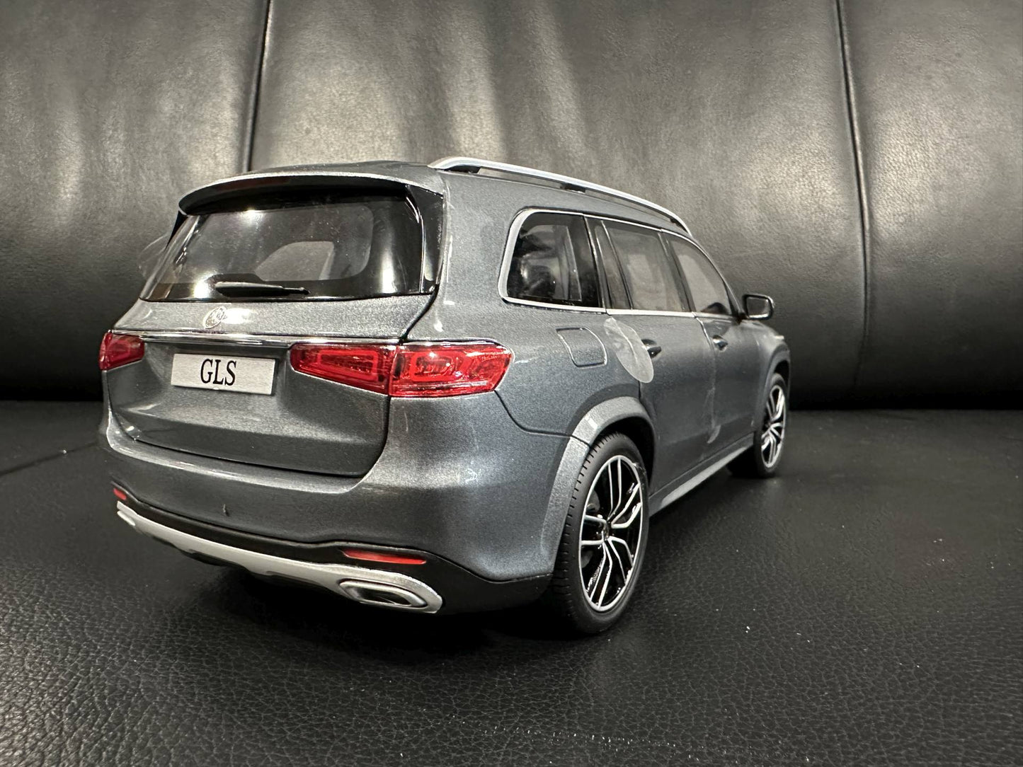 Mercedes Benz GLS X167 silver 1:18 Scale B66960623 Мерцедес Бенц ГЛС отваряем сив
