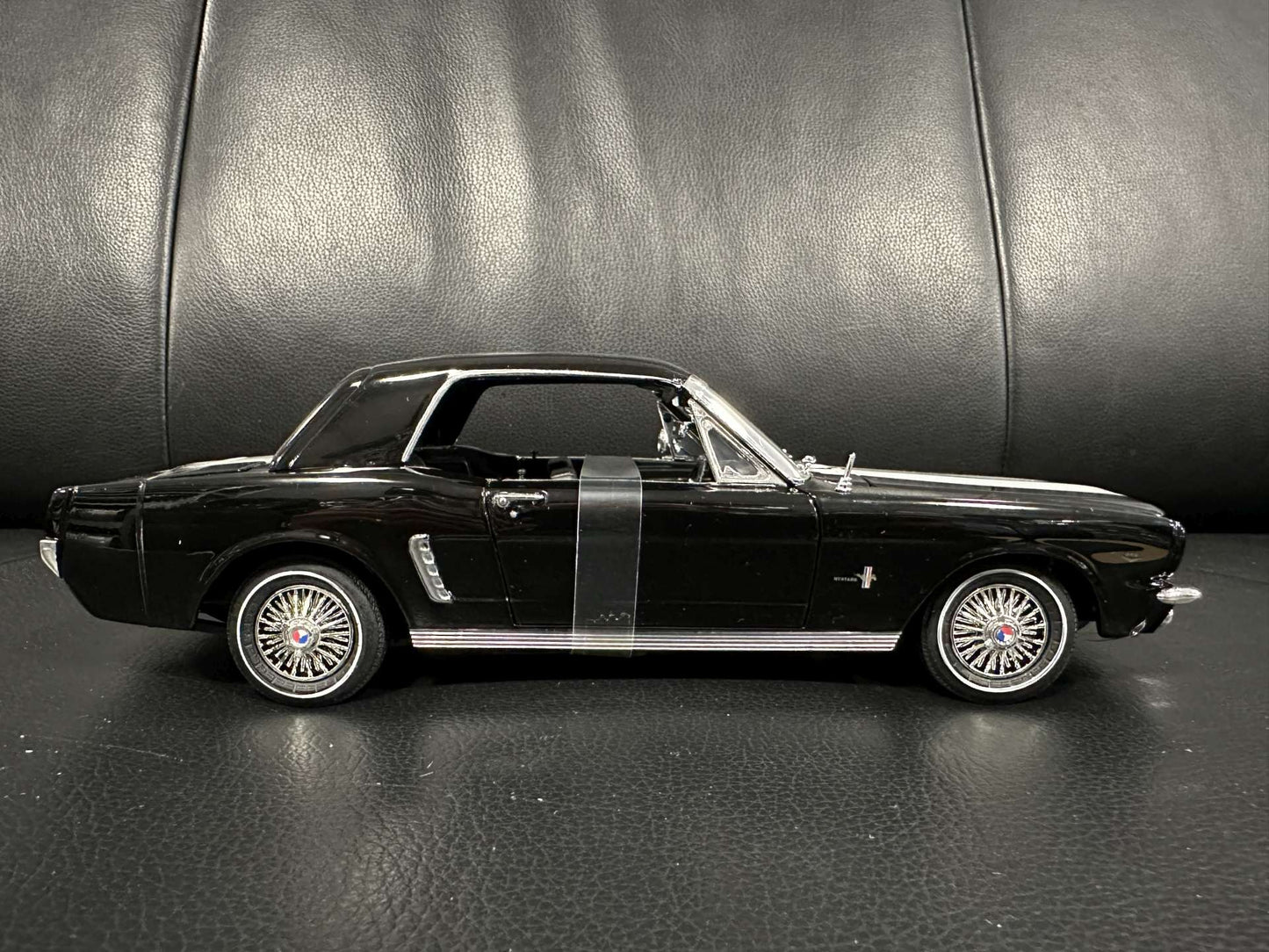 Ford Mustang Hardtop 1964 black 1:18 Motor Max 73164 Форд Мустанг черен
