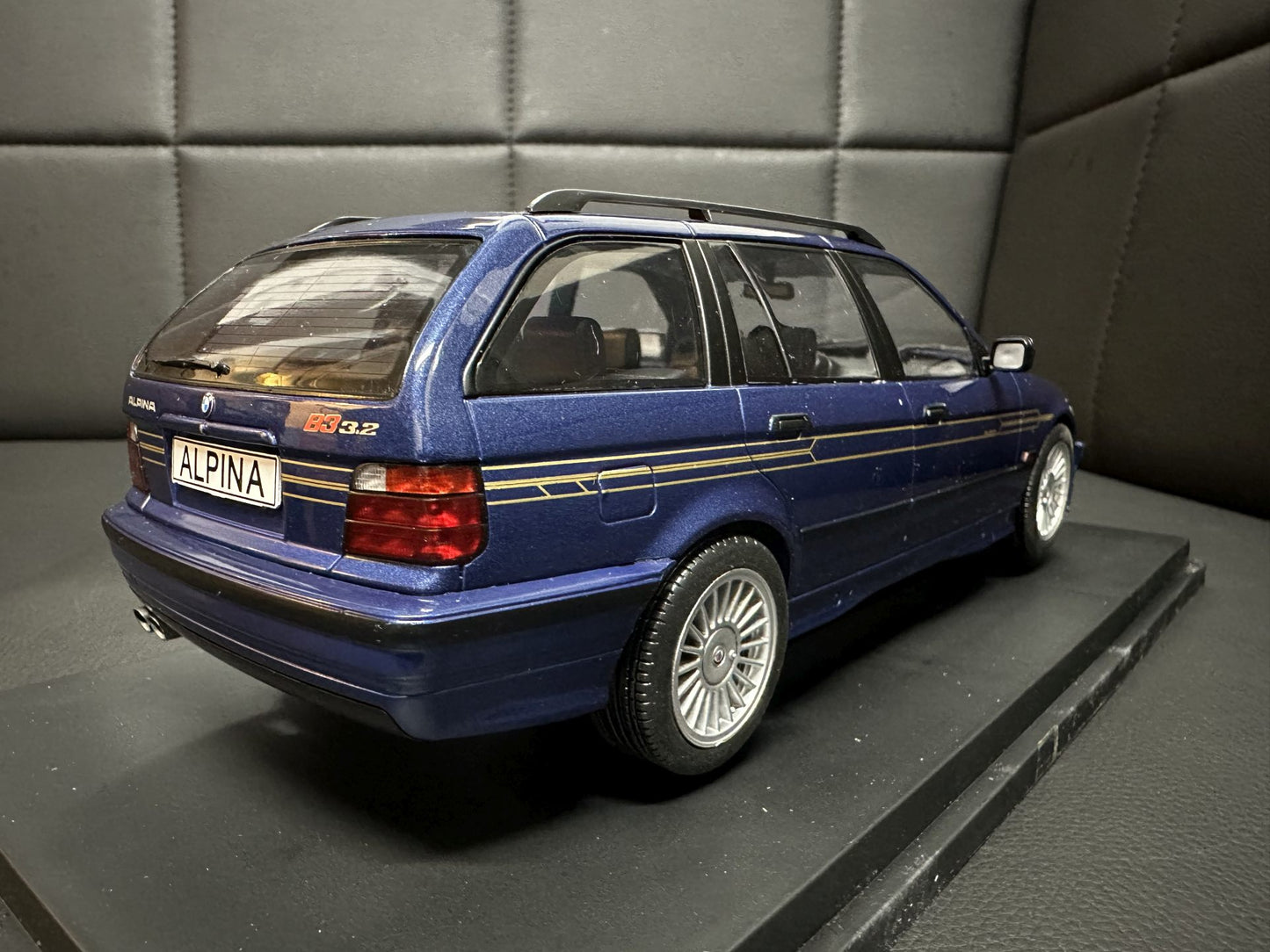 Bmw Alpina E36 B3 3.2 Kombi blue 1:18 Modelcar MCG 18227 Бмв Е36 Алпина син Комби