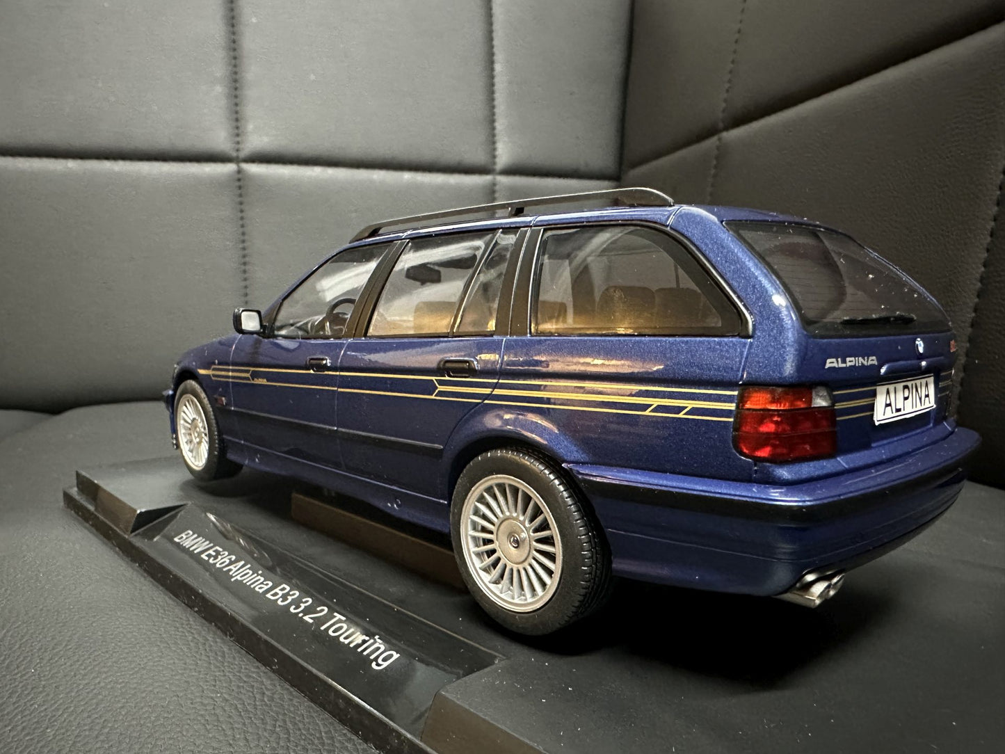 Bmw Alpina E36 B3 3.2 Kombi blue 1:18 Modelcar MCG 18227 Бмв Е36 Алпина син Комби