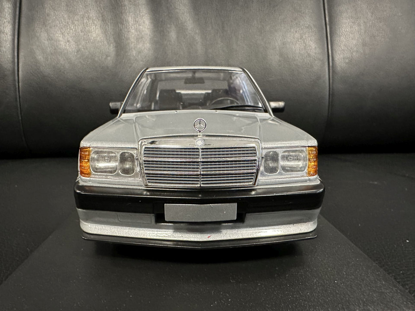 Mercedes Benz 190E 2.5 16V EVO1 silver Limitiert 804 pcs 1:18 Minichamps 155036001 Мерцедес Бенц 190Е В16 Лимитирана сив