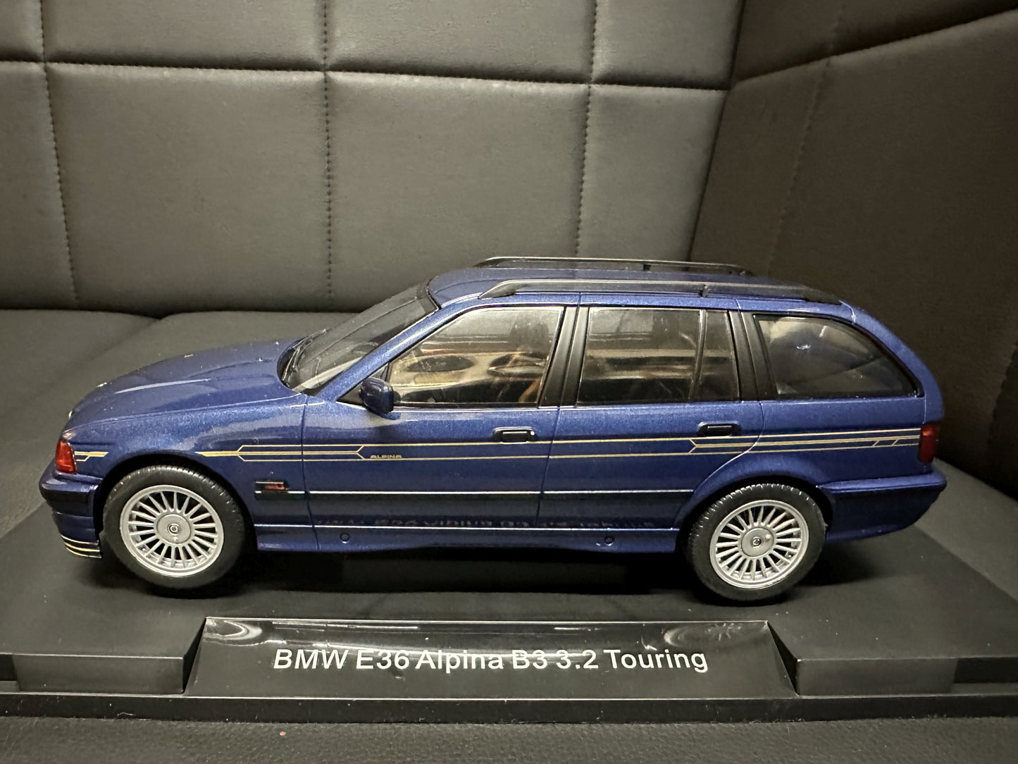 Bmw Alpina E36 B3 3.2 Kombi blue 1:18 Modelcar MCG 18227 Бмв Е36 Алпина син Комби