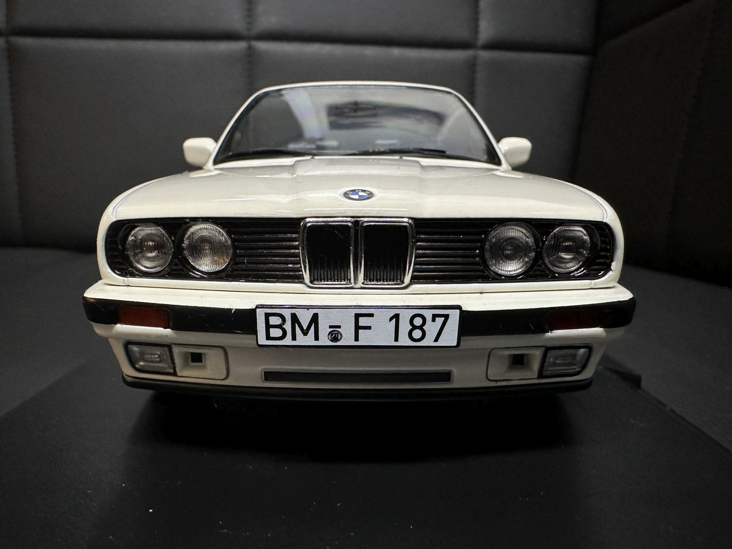 Bmw 325i E30 Cabrio white 1:18 Norev 183213 Бмв 325i Е30 Кабрио бял