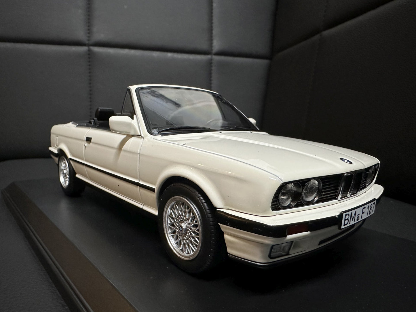 Bmw 325i E30 Cabrio white 1:18 Norev 183213 Бмв 325i Е30 Кабрио бял