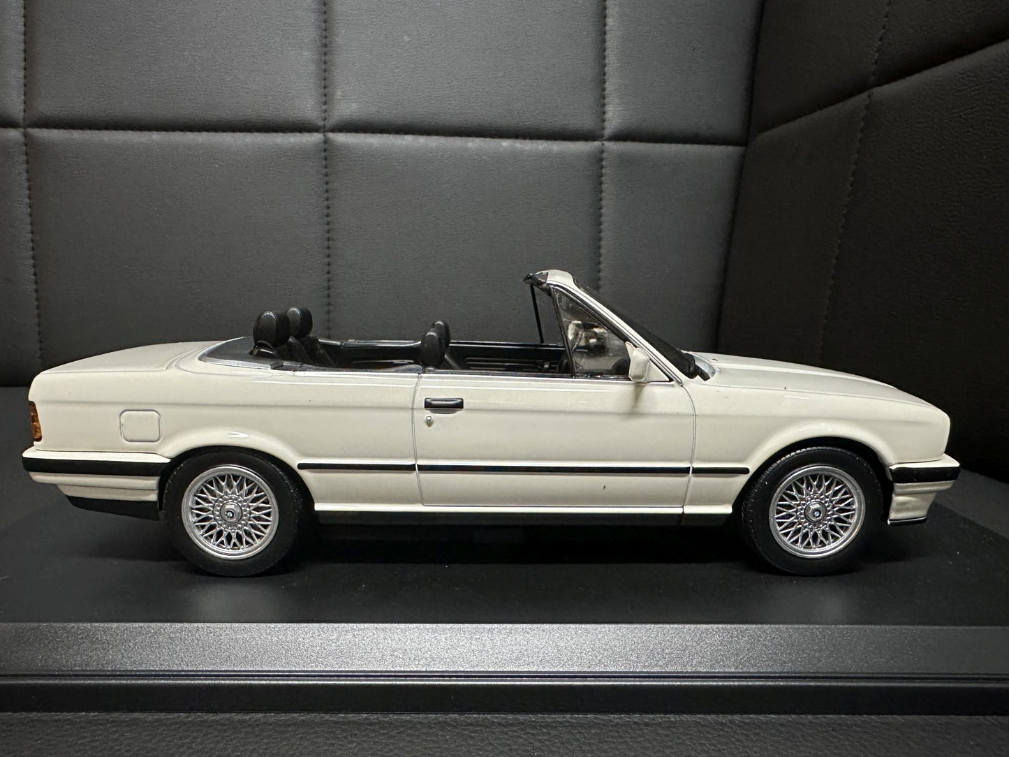 Bmw 325i E30 Cabrio white 1:18 Norev 183213 Бмв 325i Е30 Кабрио бял