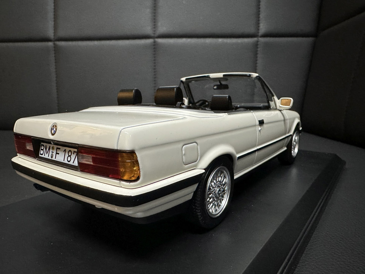 Bmw 325i E30 Cabrio white 1:18 Norev 183213 Бмв 325i Е30 Кабрио бял