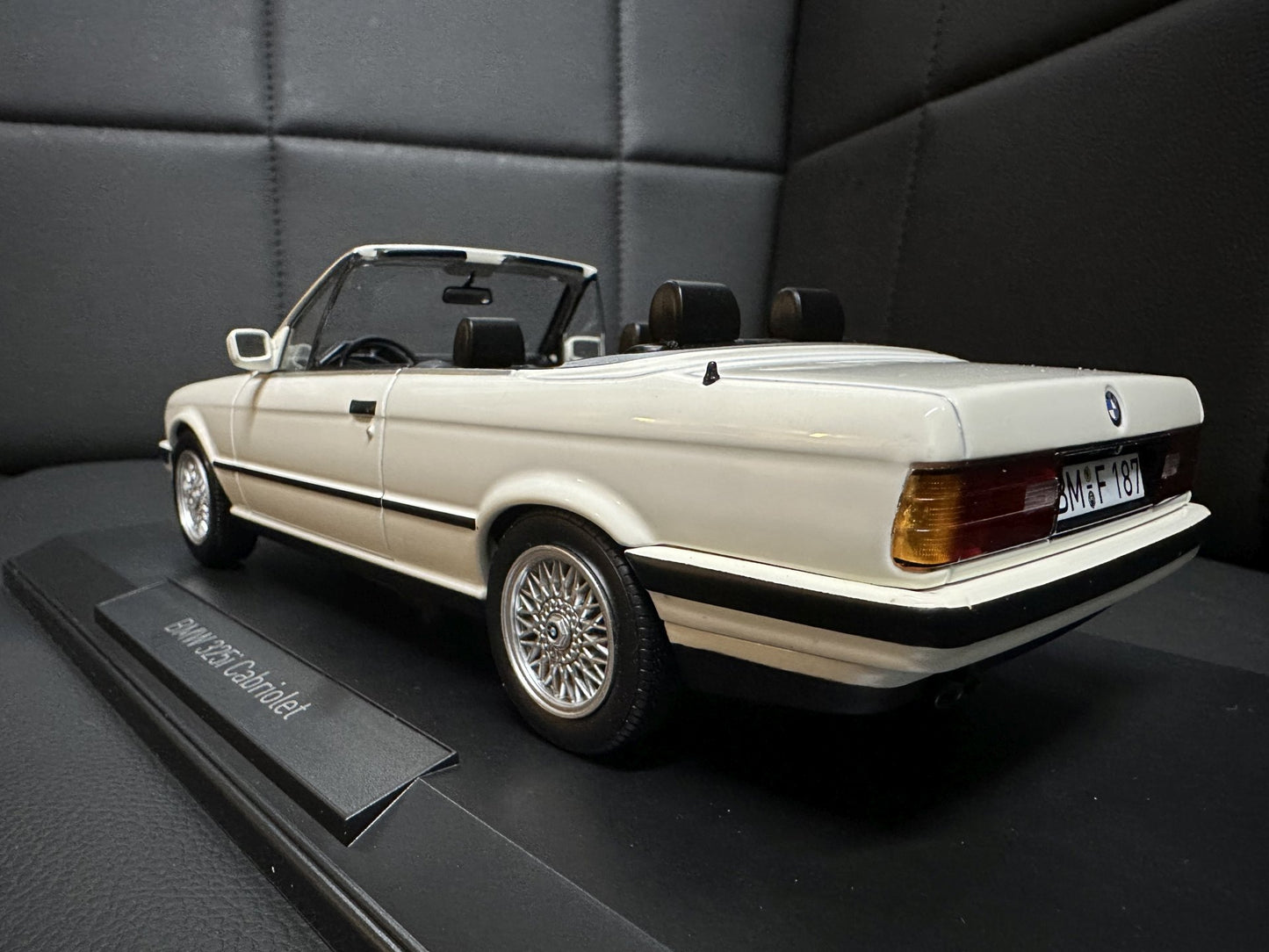 Bmw 325i E30 Cabrio white 1:18 Norev 183213 Бмв 325i Е30 Кабрио бял