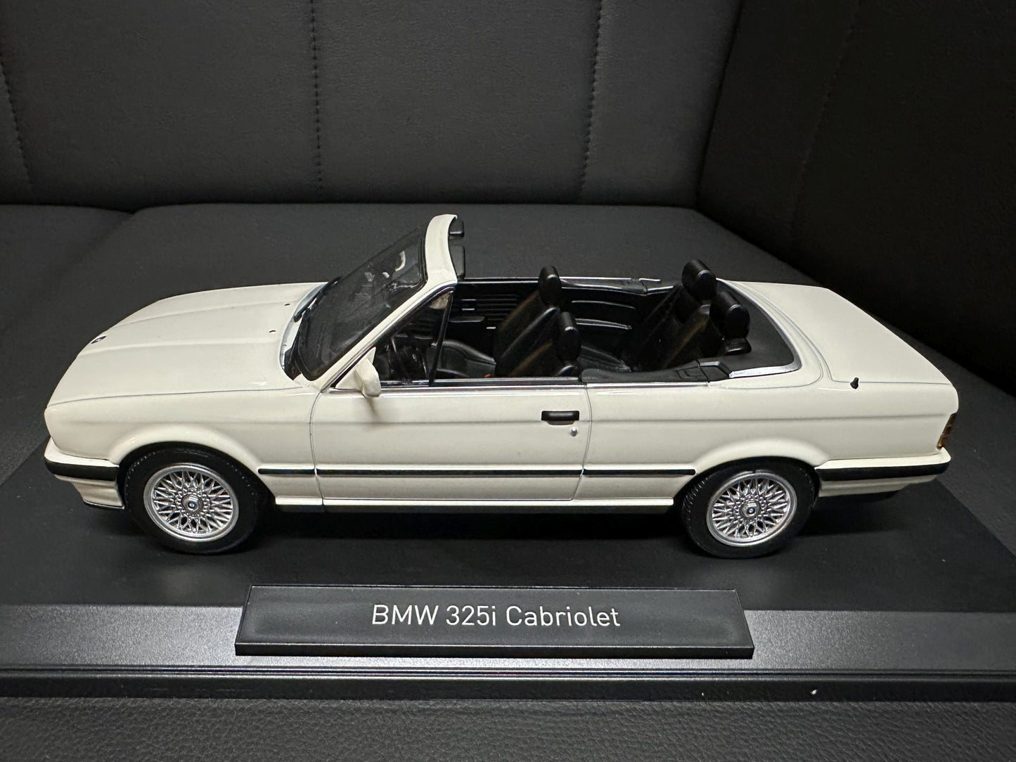 Bmw 325i E30 Cabrio white 1:18 Norev 183213 Бмв 325i Е30 Кабрио бял