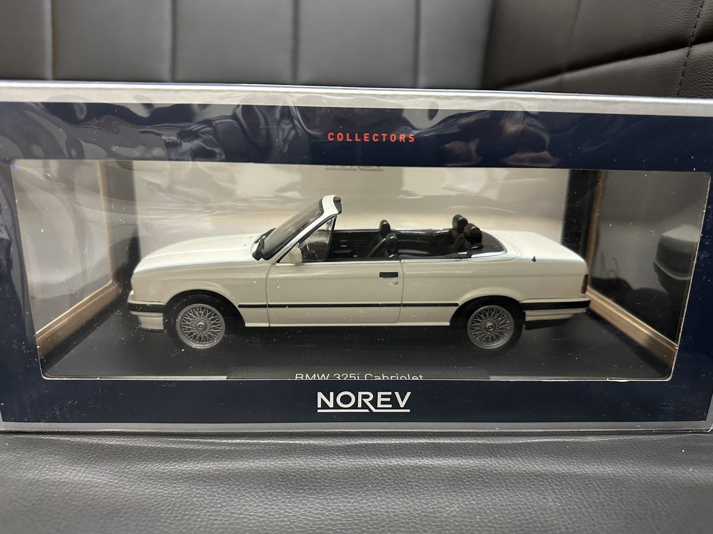Bmw 325i E30 Cabrio white 1:18 Norev 183213 Бмв 325i Е30 Кабрио бял
