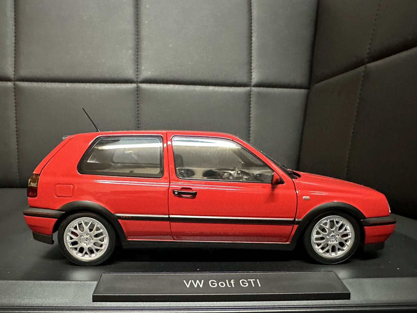 Volkswagen Golf 3 GTi red 1996 1:18 NOREV 188418 Фолксваген Голф 3 червен