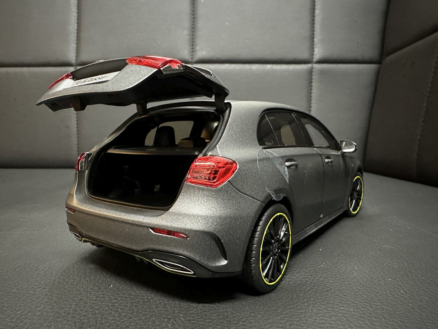 Mercedes Benz A Klasse W177 grey matt 1:18 NOREV B66960428 Мерцедес Бенц А Класа сив мат