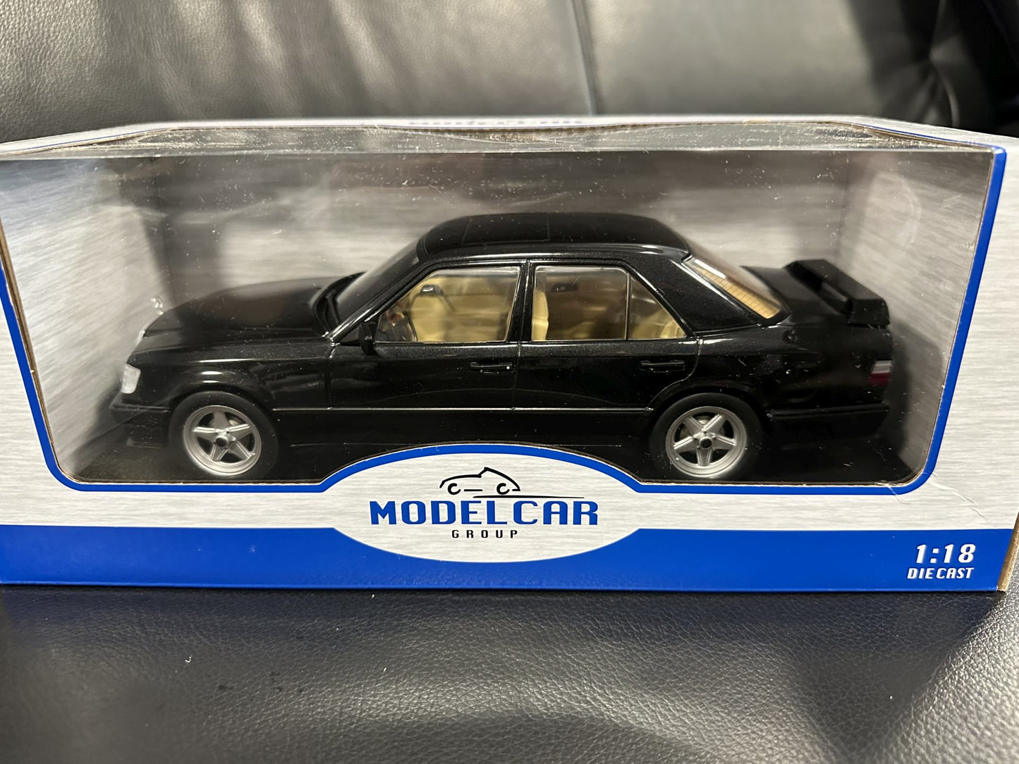 Mercedes Benz E Klasse Tuning 1986 W124 black 1:18 Modelcar MCG18341 Мерцедес Бенц Е Класа 1986 черен