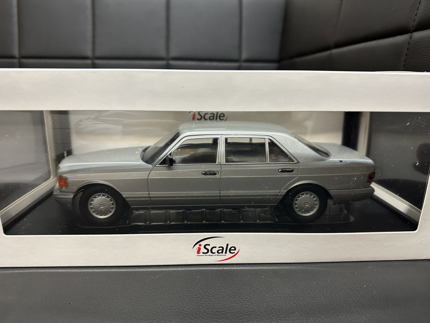 Mercedes Benz S Klasse 560SEL W126 1985 silber 1:18 i Scale Мерцедес Бенц С Класа сив