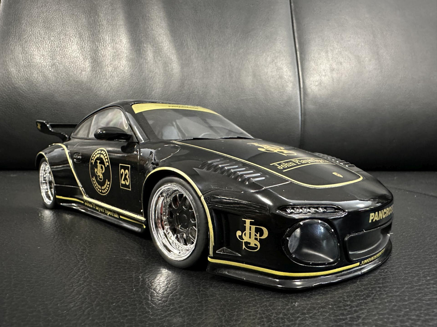 Porsche 997 John Player Special black 2020 1:18 Modelcar MCG18326 Порше 997 черен