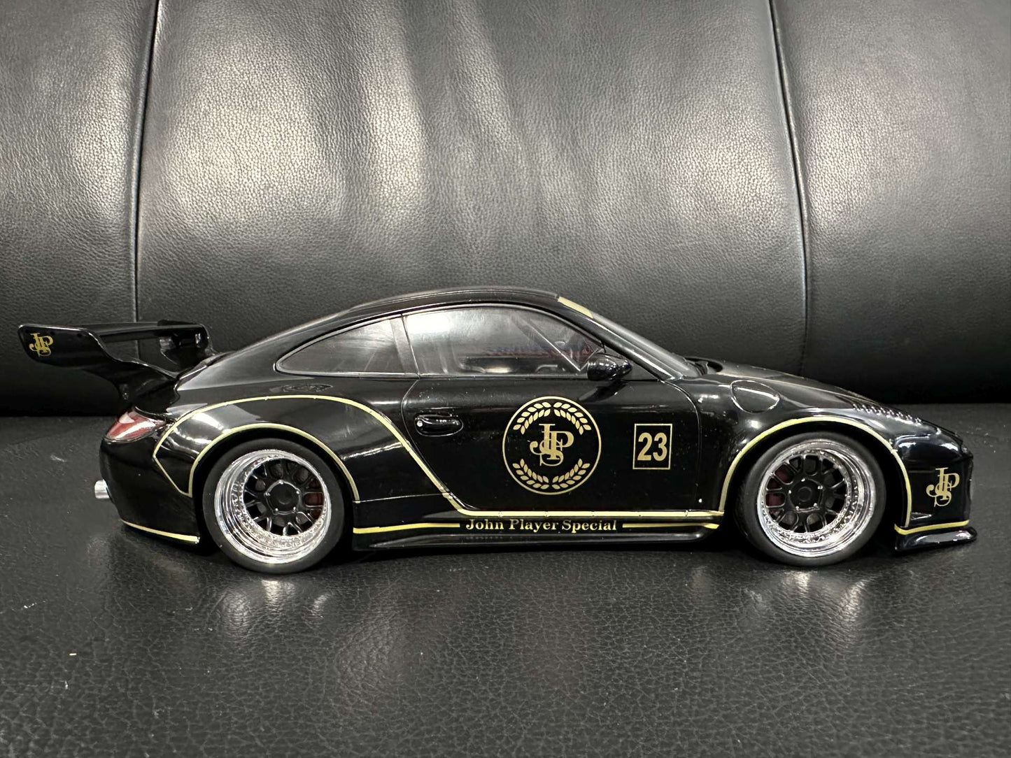 Porsche 997 John Player Special black 2020 1:18 Modelcar MCG18326 Порше 997 черен