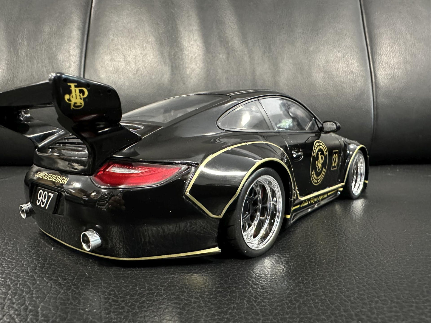 Porsche 997 John Player Special black 2020 1:18 Modelcar MCG18326 Порше 997 черен