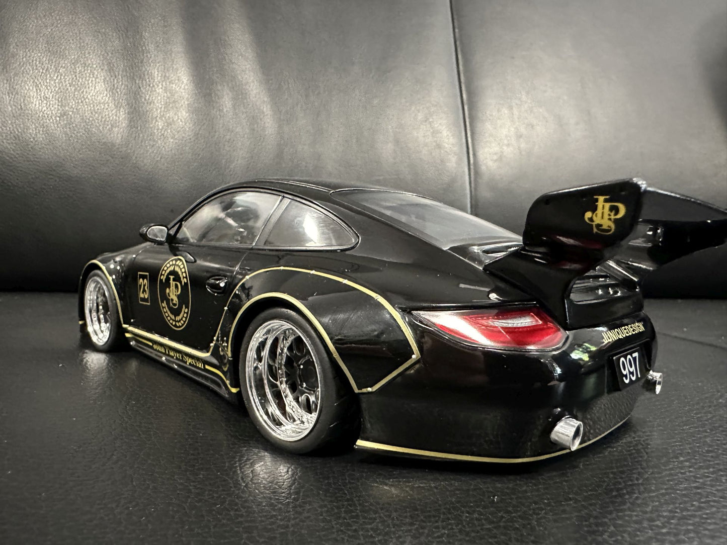 Porsche 997 John Player Special black 2020 1:18 Modelcar MCG18326 Порше 997 черен