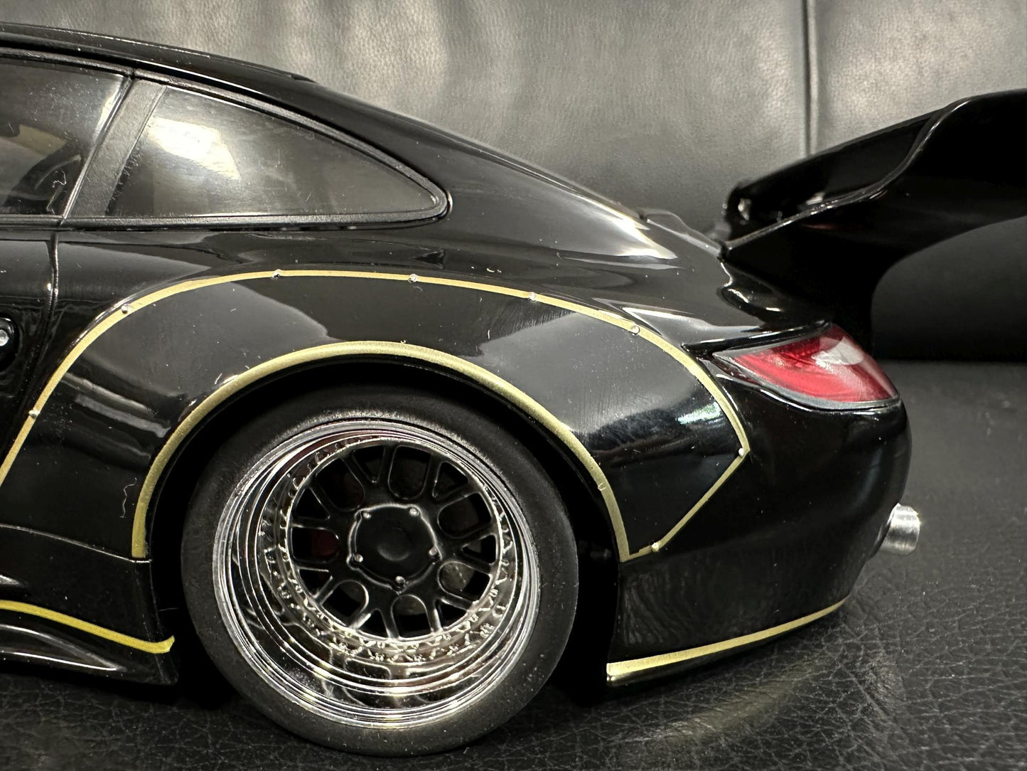 Porsche 997 John Player Special black 2020 1:18 Modelcar MCG18326 Порше 997 черен