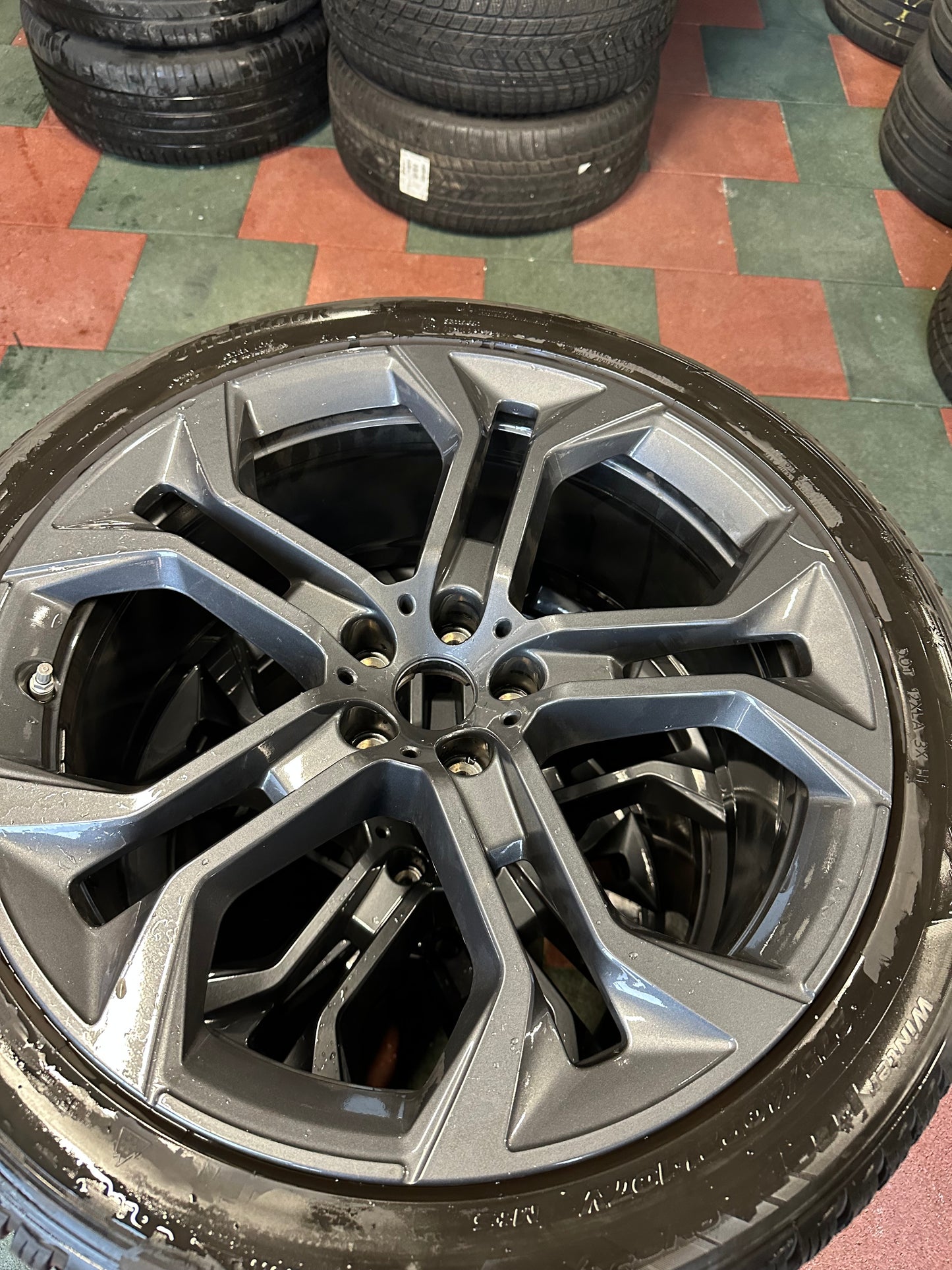 Оригинални BMW X5 X6 G05 G06 21 Zoll 744 Бмв X5 X6 G05 G06 21 цола зимен комплект зимни гуми 5x112