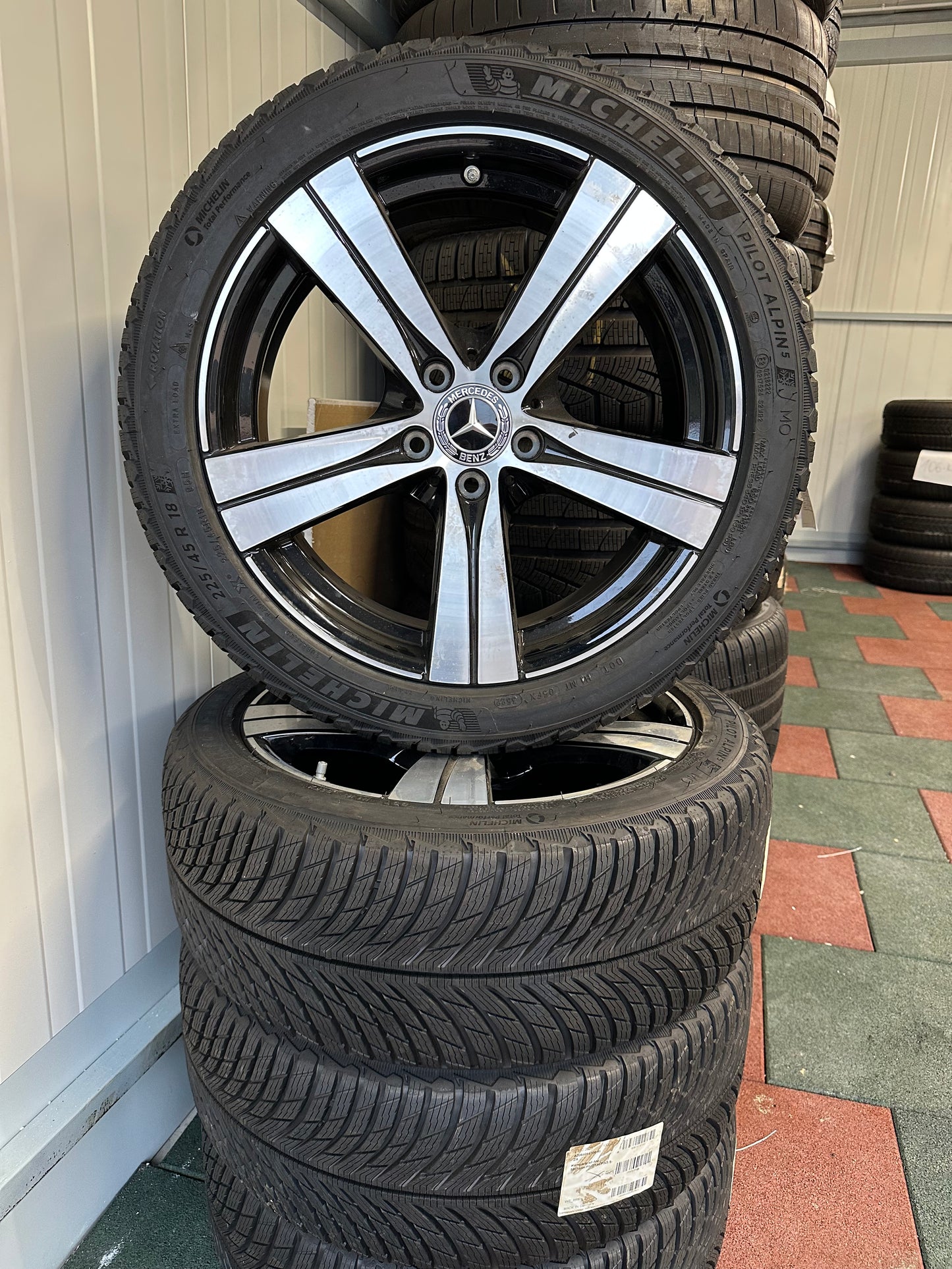 Оригинал Като Нови Mercedes C klasse W206 18 Zoll Мерцедес Ц класа W206 18 цола зимен комплект зимни гуми