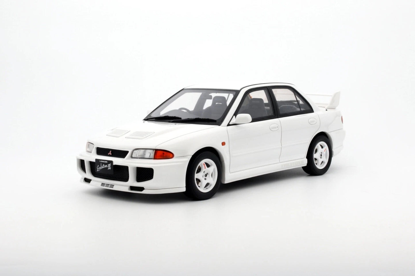 Mitsubishi Lancer EVO3 1995 white Limitiert 1:18 OTTO OT1065 Митсубиши Лансер Ево3 Лимитирана бял